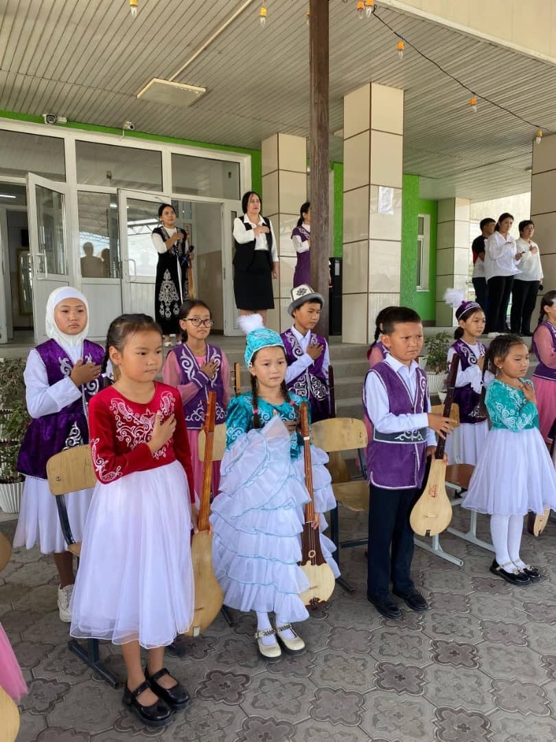 КОМУЗ КҮҮЛӨРҮ ЖАҢЫРДЫ