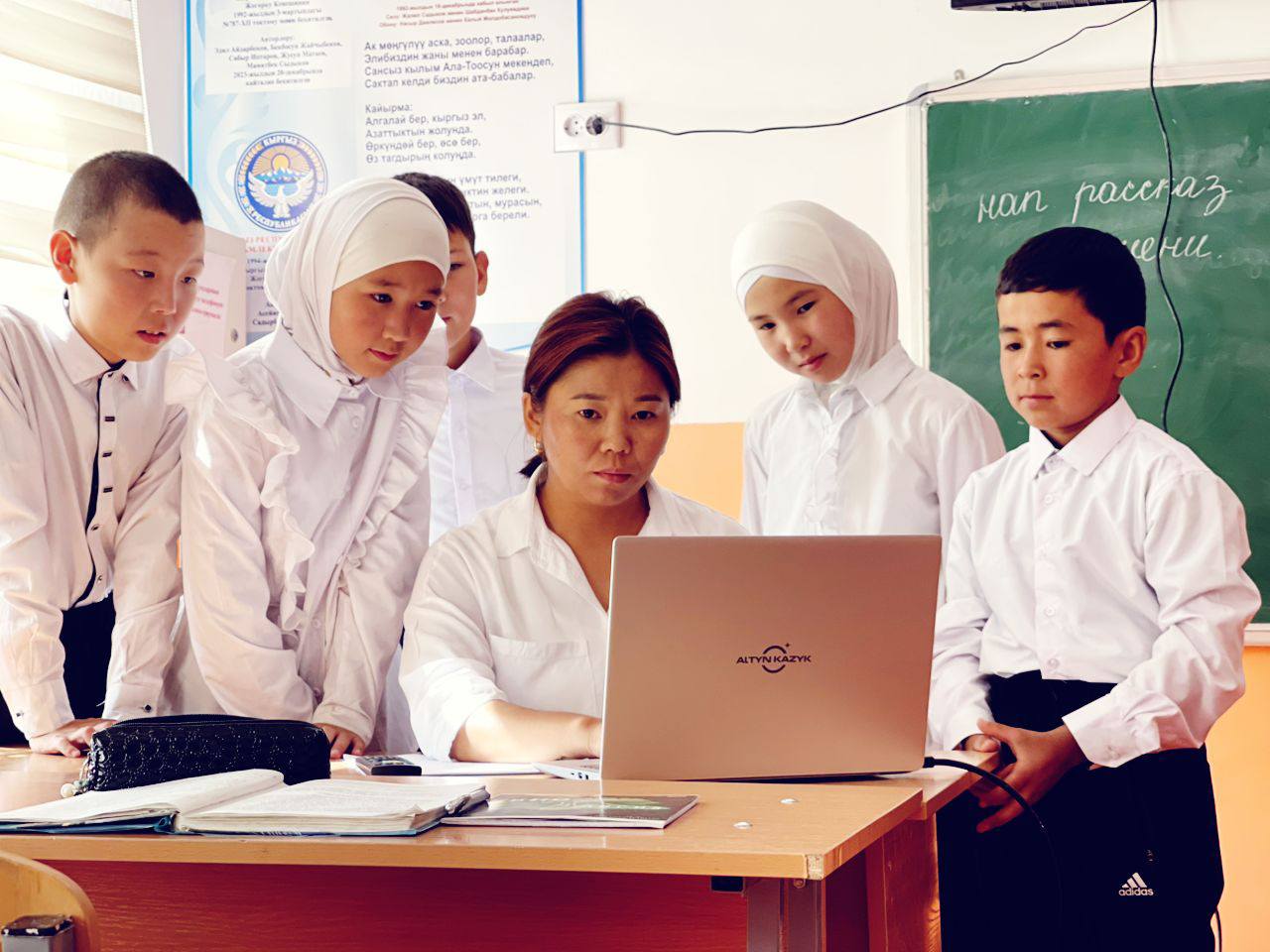 ЖАҢЫ ТЕХНОЛОГИЯЛАР — БИЛИМДИН ЖАҢЫ ДЕҢГЭЭЛИ