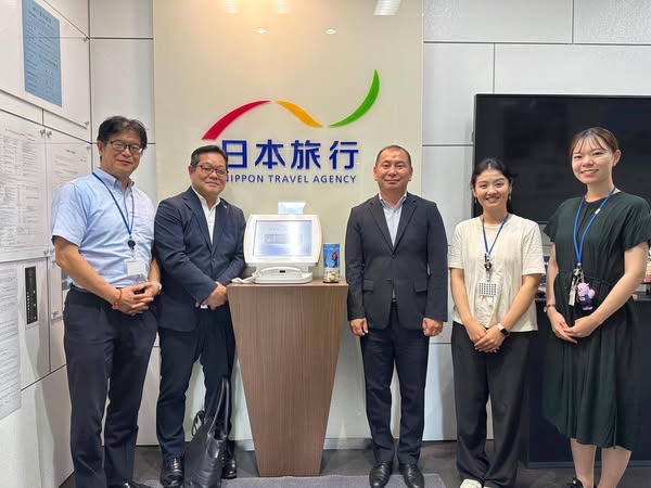 КМУНУН ЯПОНТААНУУ ИНСТИТУТУНУН ДИРЕКТОРУ А.САМАРОВ ТОКИОДО NIPPON TRAVEL КОМПАНИЯСЫНЫН ӨКҮЛДӨРҮ МЕНЕН ЖОЛУГУШТУ
