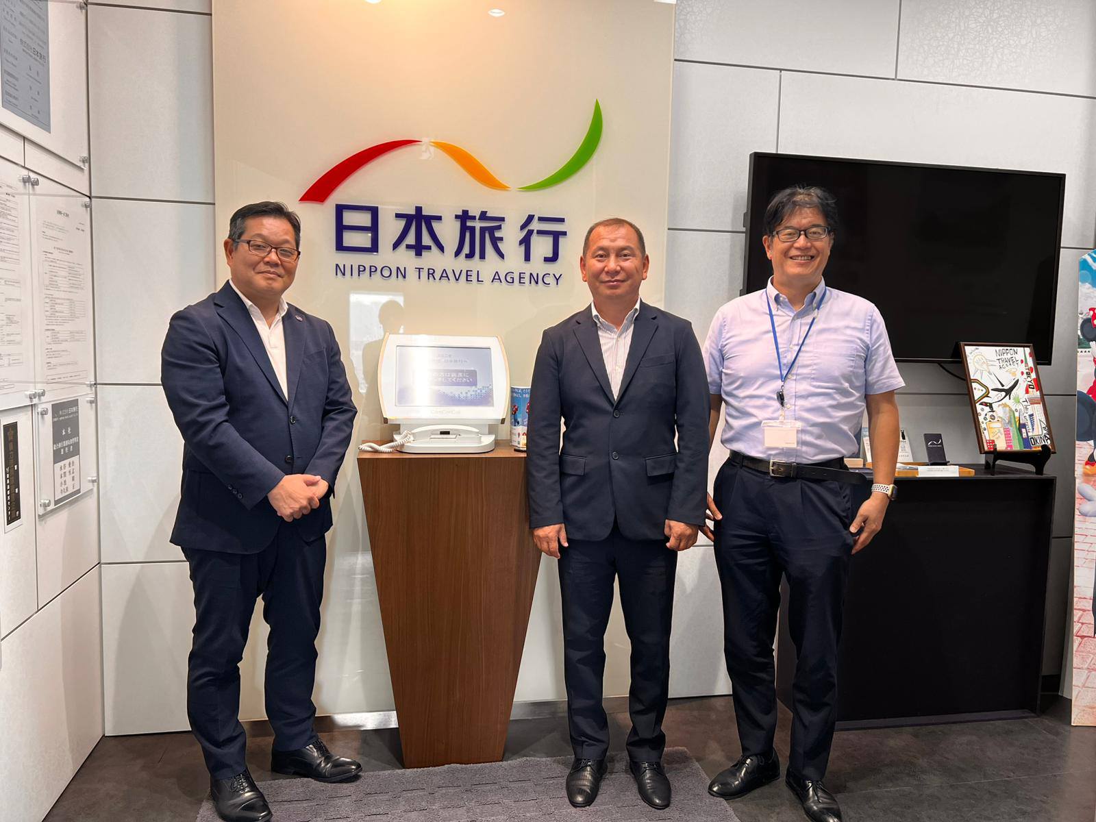 КМУНУН ЯПОНТААНУУ ИНСТИТУТУНУН ДИРЕКТОРУ А.САМАРОВ ТОКИОДО NIPPON TRAVEL КОМПАНИЯСЫНЫН ӨКҮЛДӨРҮ МЕНЕН ЖОЛУГУШТУ