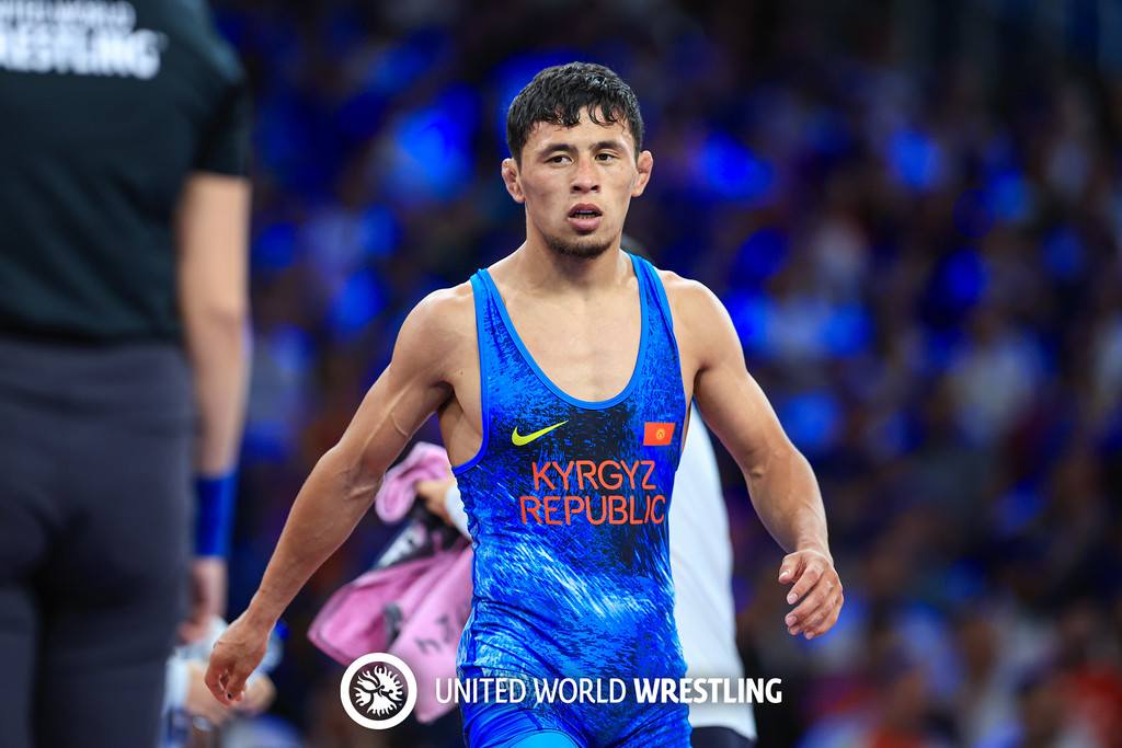 ДҮЙНӨ ЧЕМПИОНАТЫ: ЭРНАЗАРДЫН КОЛО БАЙГЕСИ, БЕКЗАТ-ФИНАЛДА