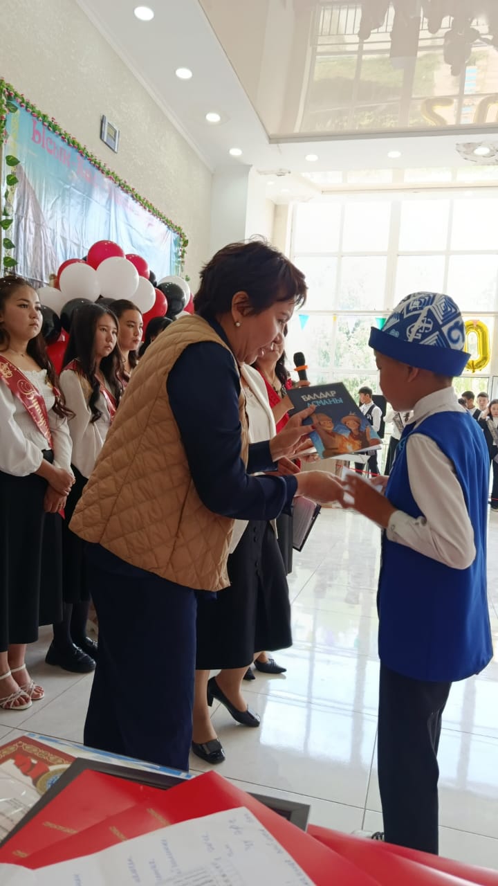 ДЕМӨӨРЧҮЛӨР КОЛДОГОН  МЕКТЕП ӨНҮГҮҮ ЖОЛУНДА