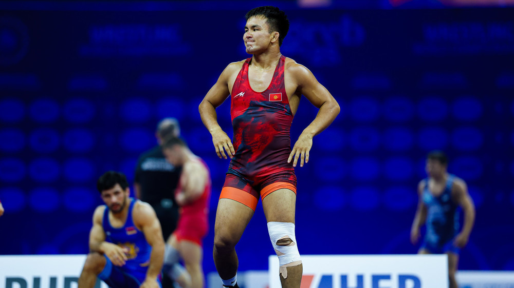 ДҮЙНӨ ЧЕМПИОНАТЫ: АЙПЕРИНИН КҮМҮШҮ, НУРЗАТТЫН КОЛО МЕДАЛЫ