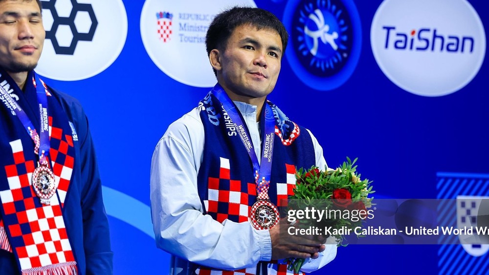 ДҮЙНӨ ЧЕМПИОНАТЫ: ЭРНАЗАРДЫН КОЛО БАЙГЕСИ, БЕКЗАТ-ФИНАЛДА