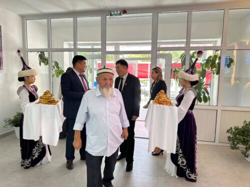 КАРА-КӨЛДӨ МЕКТЕПТИН ЖАҢЫ ИМАРАТЫ АЧЫЛДЫ