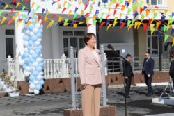 МИНИСТРЛЕР КАБИНЕТИНИН ТӨРАГАСЫ АДЫЛБЕК КАСЫМАЛИЕВ КОЖОМКУЛ АЙЫЛЫНДАГЫ ЖАҢЫ МЕКТЕПТИ АЧТЫ
