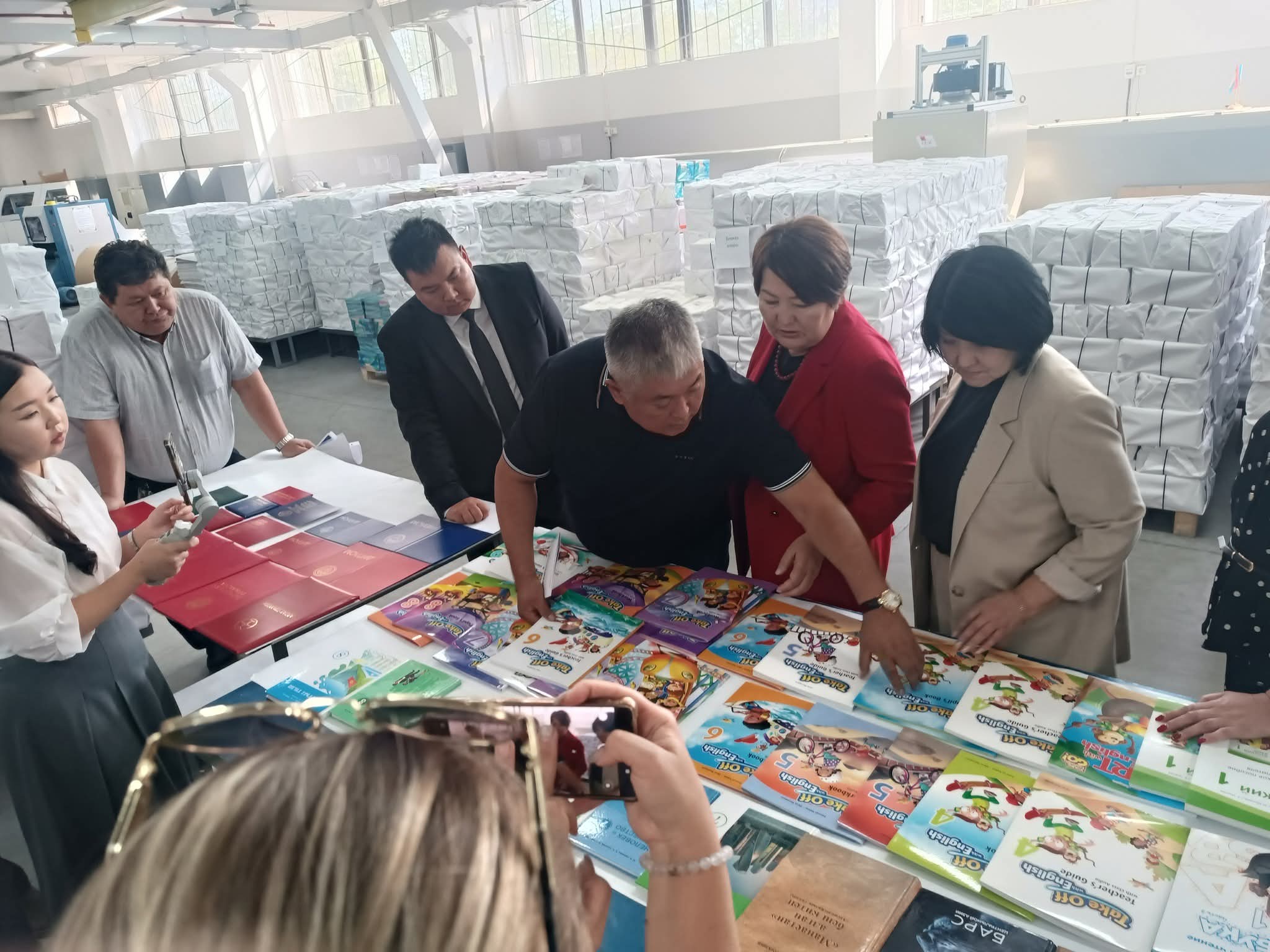 ЖАҢЫ ОКУУ КИТЕПТЕРИ: КУРУЛАЙ СЫНДАН ДАРЕКТҮҮ СУНУШ ӨЙДӨ