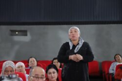 12 жылдык билим берүү: Министр «Жаңылыктын жарчысы» форумунун катышуучулары менен жолукту
