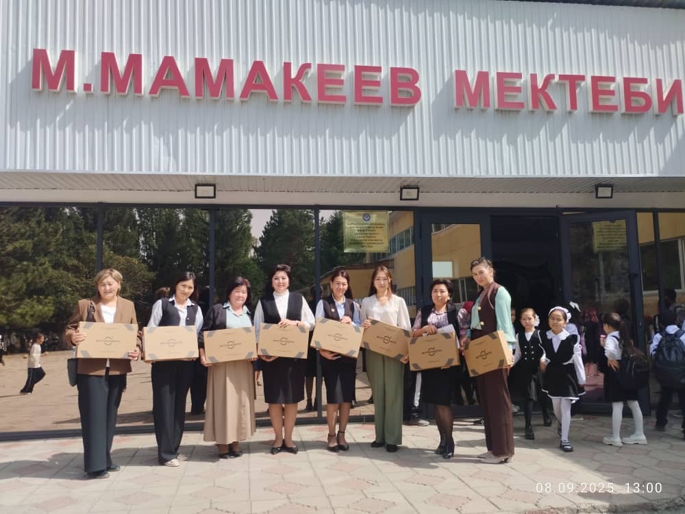 БААТЫРДЫН МЕКТЕБИНДЕ НОУТБУК АЛГАН МУГАЛИМДЕРДИН КУБАНЫЧЫ