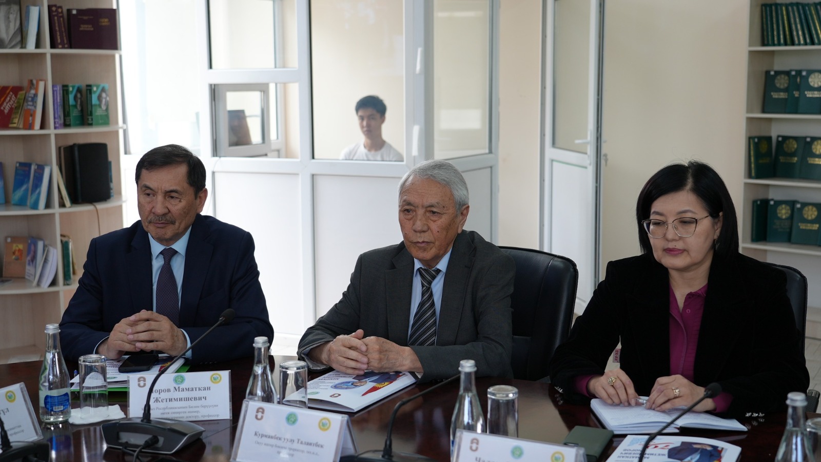 И.АРАБАЕВ АТЫНДАГЫ КМУ  МУГАЛИМДЕРДИ ДАЯРДООНУН ФЛАГМАНЫ