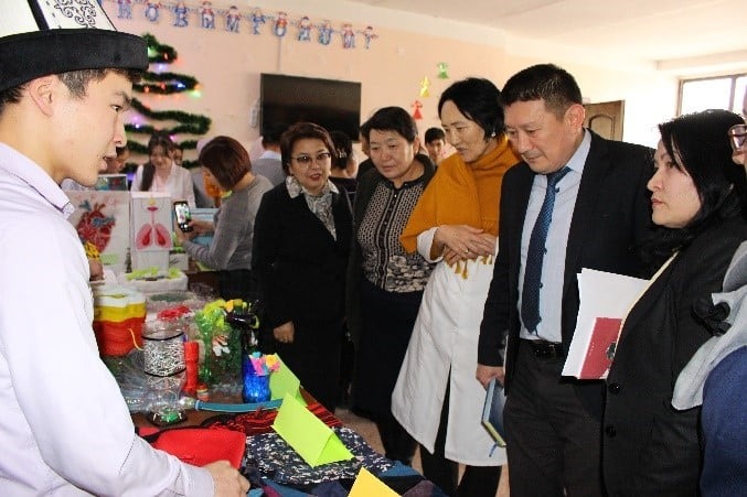 И.АРАБАЕВ АТЫНДАГЫ КМУ  МУГАЛИМДЕРДИ ДАЯРДООНУН ФЛАГМАНЫ