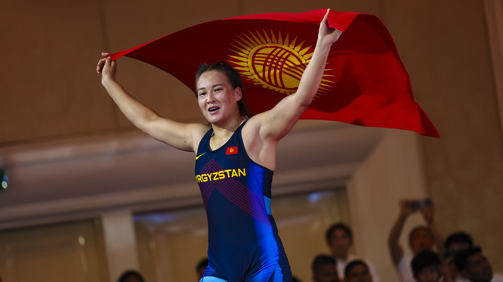 ДҮЙНӨ ЧЕМПИОНАТЫ: АЙПЕРИНИН КҮМҮШҮ, НУРЗАТТЫН КОЛО МЕДАЛЫ