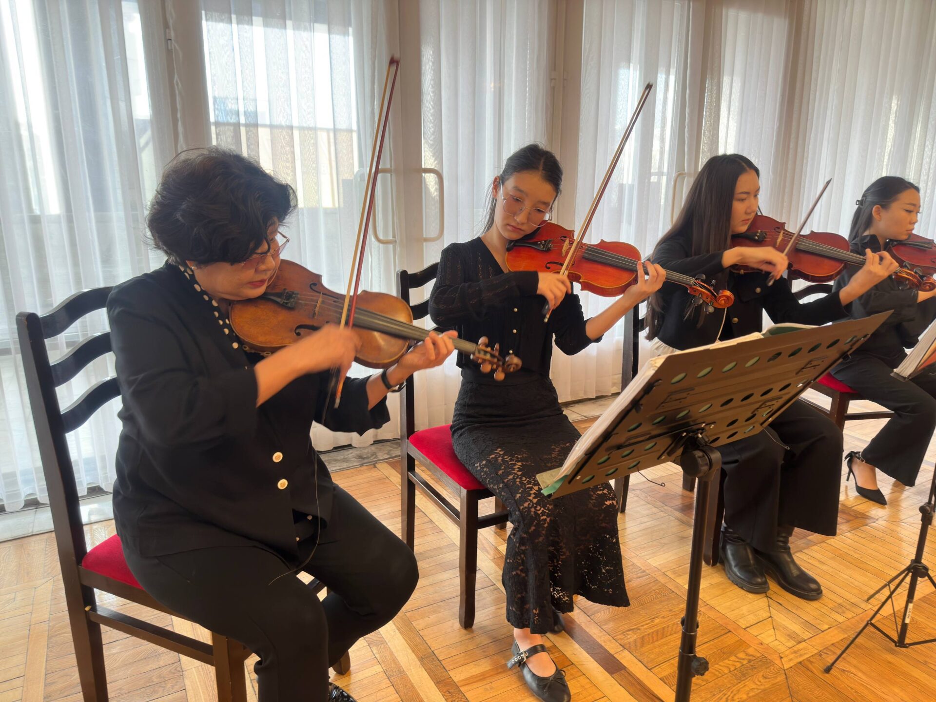 Жаркын келечек ачкычы мугалимдин колунда