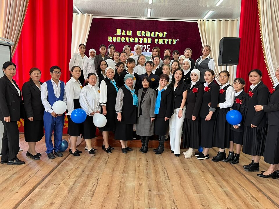 ЖАШ ПЕДАГОГ - КЕЛЕЧЕКТИН ҮМҮТҮ