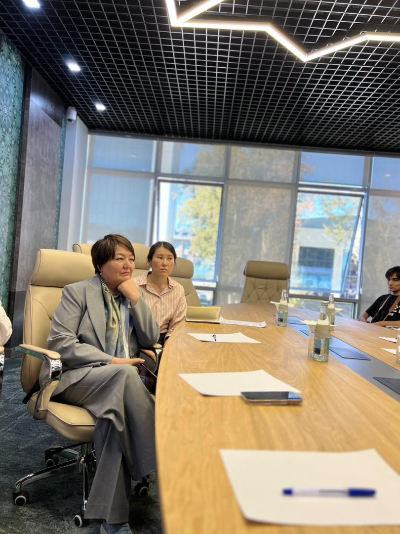 Д.КЕНДИРБАЕВА ӨЗБЕКСТАНДАГЫ “МЕКТЕП - 21” ИННОВАЦИЯЛЫК ДОЛБООРУ МЕНЕН ТААНЫШТЫ