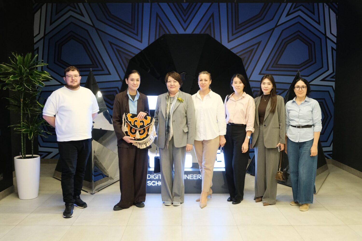 ОБСУДИЛИ ВОПРОСЫ ПОВЫШЕНИЯ КВАЛИФИКАЦИИ УЧИТЕЛЕЙ И ИННОВАЦИИ В СФЕРЕ ОБРАЗОВАНИЯ