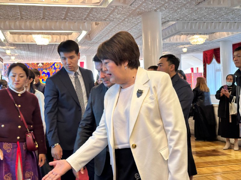 Жаркын келечек ачкычы мугалимдин колунда