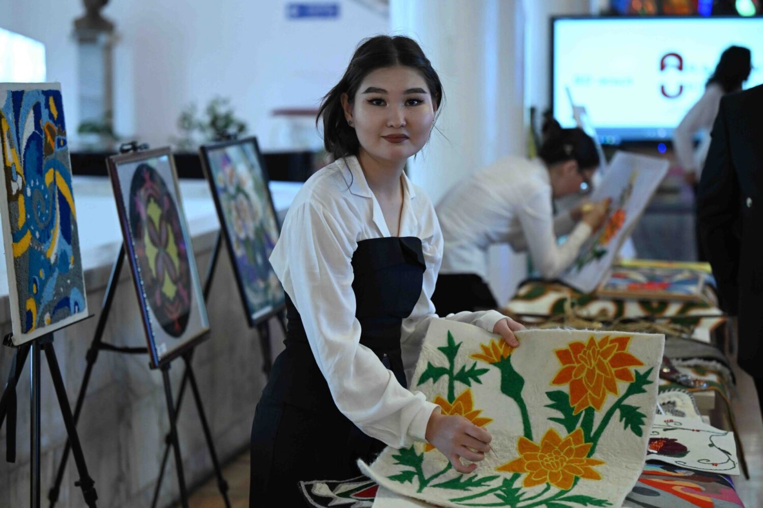 МинКаб Төрагасы Кыргыз мамлекеттик университетинин жамаатын 80 жылдык мааракеси менен куттуктады