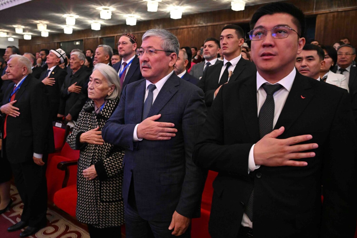 МинКаб Төрагасы Кыргыз мамлекеттик университетинин жамаатын 80 жылдык мааракеси менен куттуктады