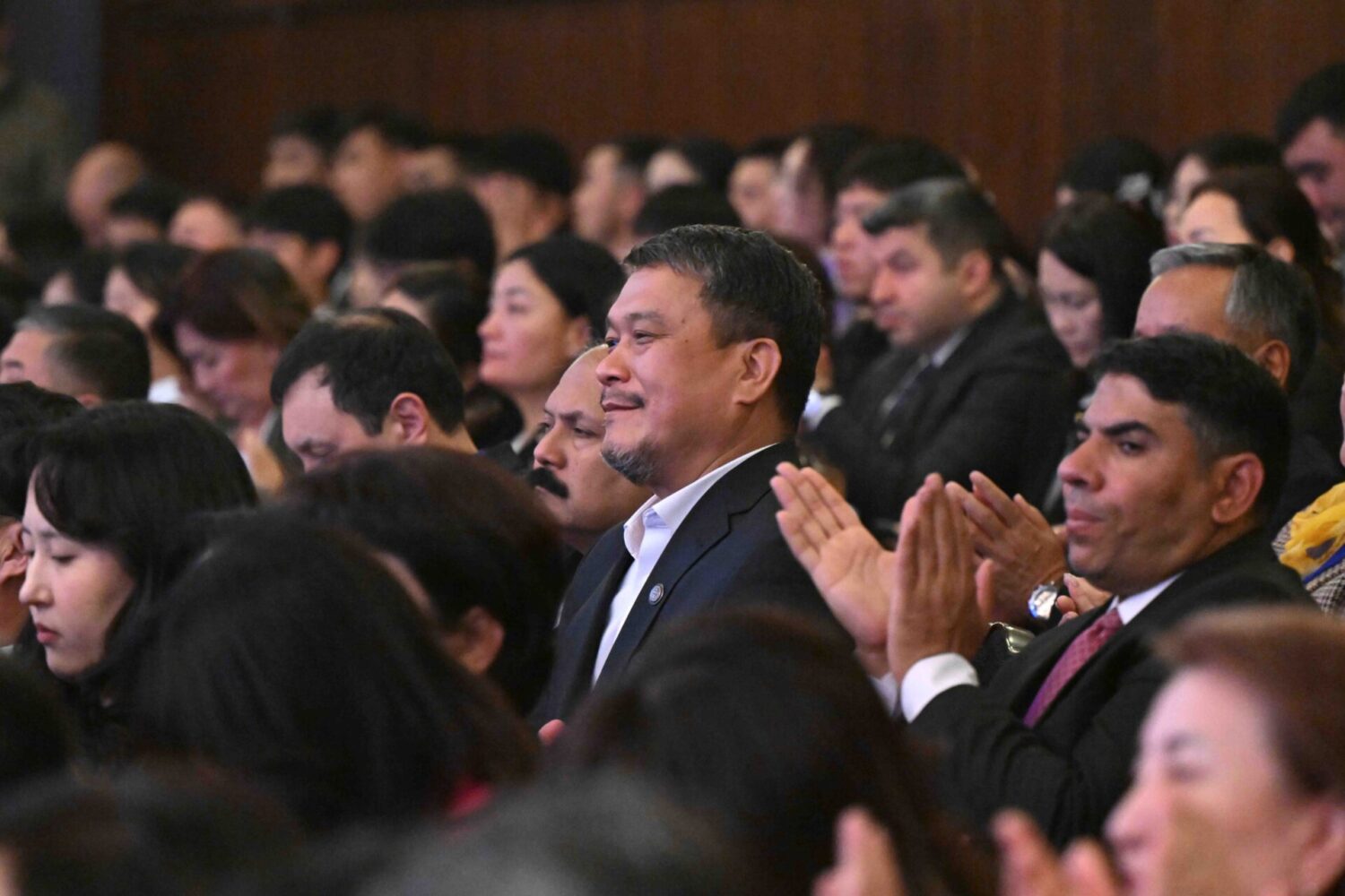 МинКаб Төрагасы Кыргыз мамлекеттик университетинин жамаатын 80 жылдык мааракеси менен куттуктады