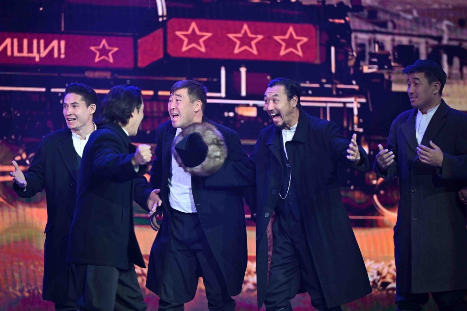 МинКаб Төрагасы Кыргыз мамлекеттик университетинин жамаатын 80 жылдык мааракеси менен куттуктады