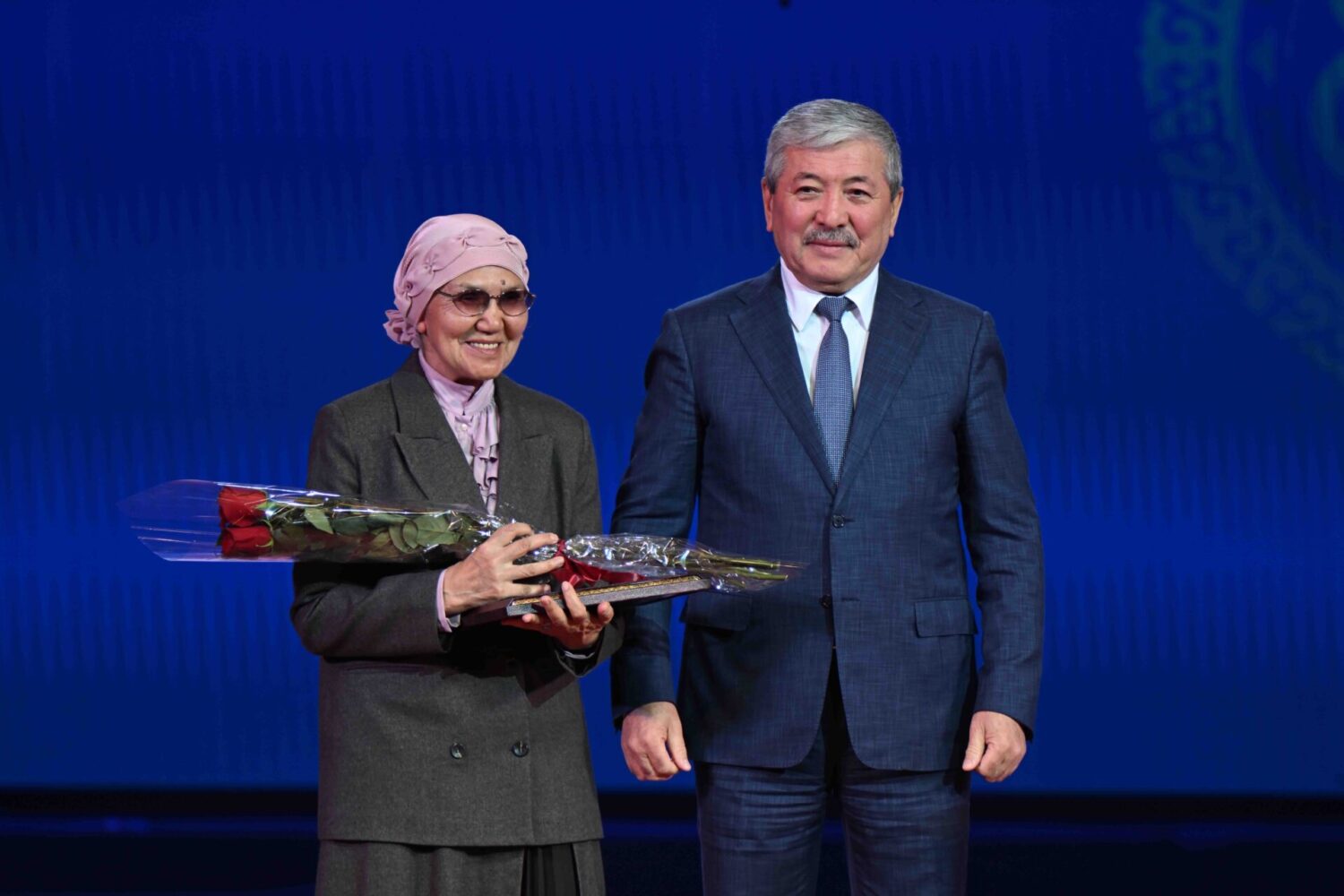 МинКаб Төрагасы Кыргыз мамлекеттик университетинин жамаатын 80 жылдык мааракеси менен куттуктады