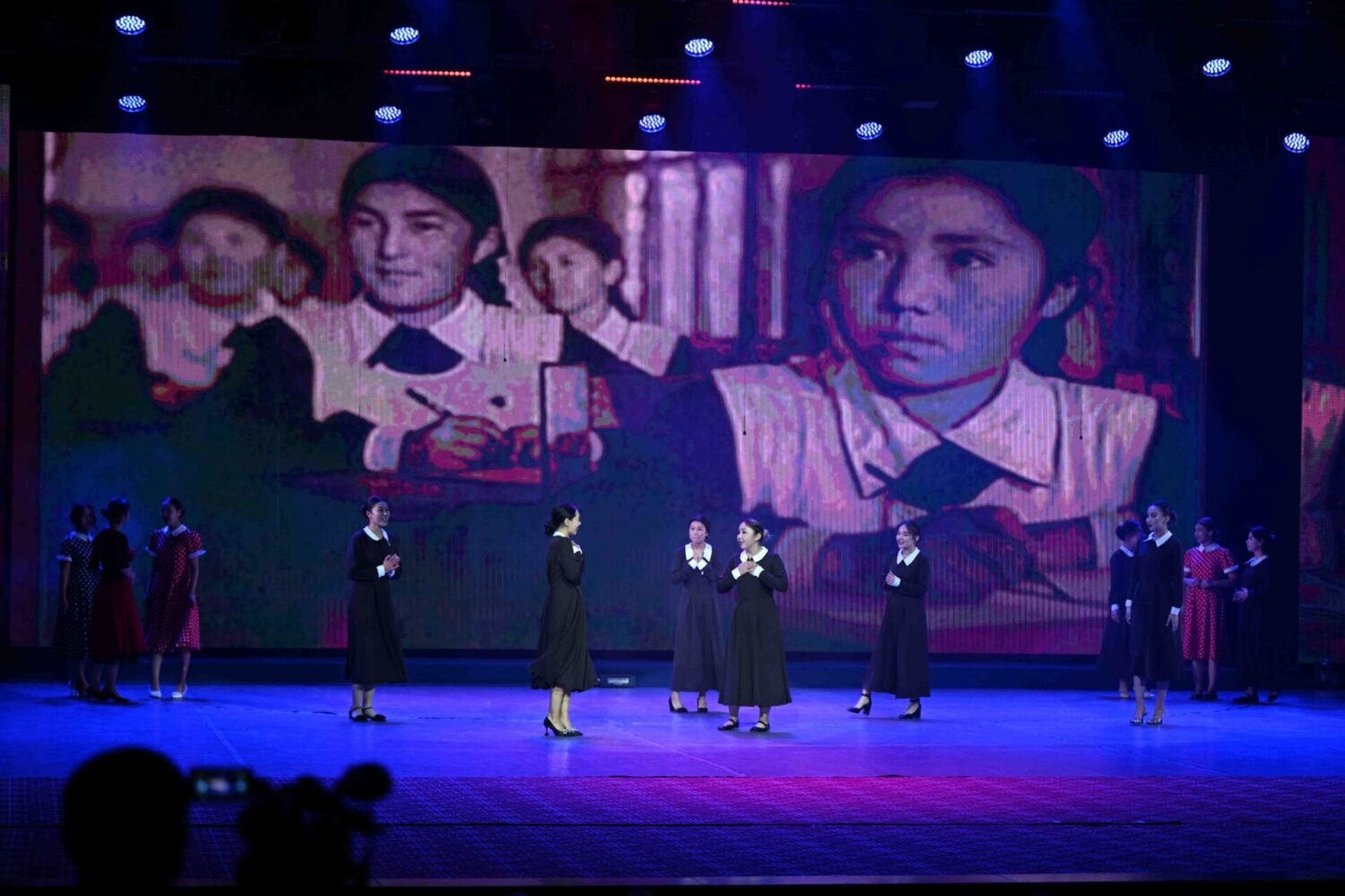 МинКаб Төрагасы Кыргыз мамлекеттик университетинин жамаатын 80 жылдык мааракеси менен куттуктады