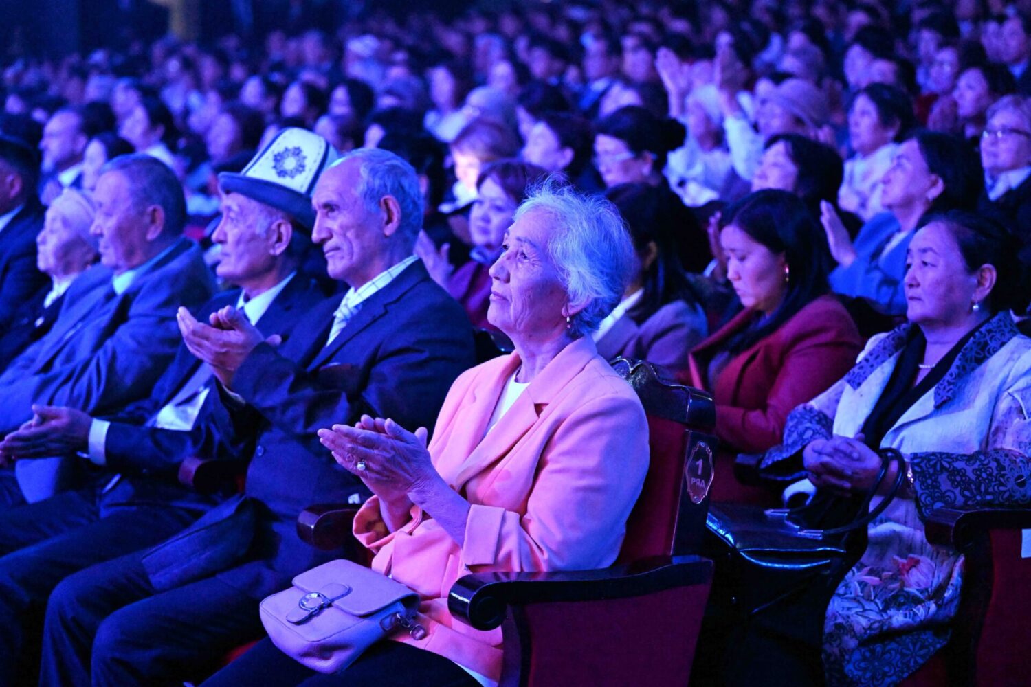 МинКаб Төрагасы Кыргыз мамлекеттик университетинин жамаатын 80 жылдык мааракеси менен куттуктады