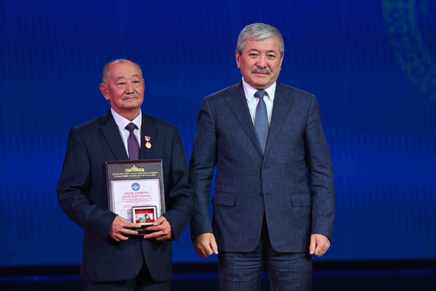 МинКаб Төрагасы Кыргыз мамлекеттик университетинин жамаатын 80 жылдык мааракеси менен куттуктады