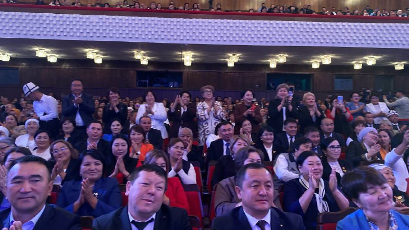 ЖЫЛДЫН МЫКТЫЛАРЫНА 500 МИҢ СОМДУК СЫЙЛЫК