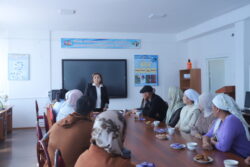 СТУДЕНТТЕРДИН АТА-ЭНЕЛЕРИ МЕНЕН ЖОЛУГУШУУ ӨТТҮ