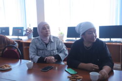 СТУДЕНТТЕРДИН АТА-ЭНЕЛЕРИ МЕНЕН ЖОЛУГУШУУ ӨТТҮ