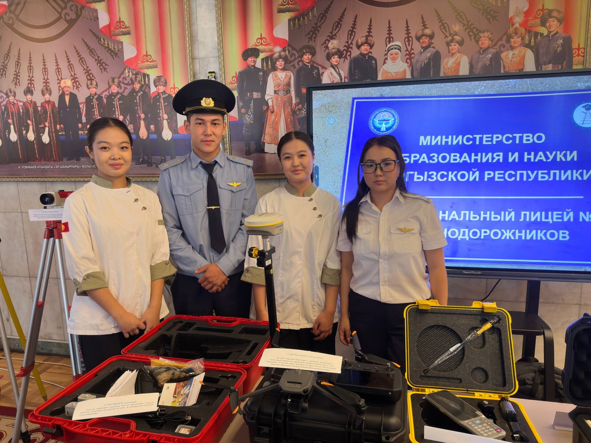 Жаркын келечек ачкычы мугалимдин колунда