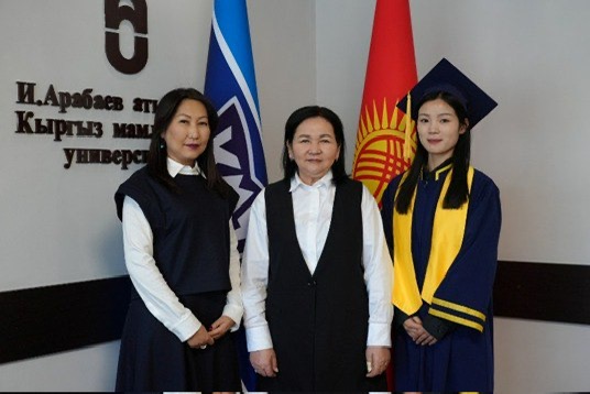 ДҮЙНӨЛҮК БИЛИМ БЕРҮҮ МЕЙКИНДИГИНЕ ЖОЛ АЧКАН КӨПҮРӨ