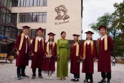 ДҮЙНӨЛҮК БИЛИМ БЕРҮҮ МЕЙКИНДИГИНЕ ЖОЛ АЧКАН КӨПҮРӨ