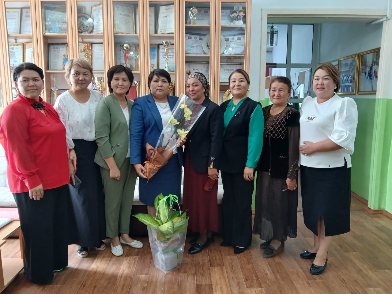 КЕСИПТИК ӨНҮГҮҮ ҮЧҮН МУГАЛИМДЕРДИН ӨЗ АЛДЫНЧА БИЛИМ АЛУУСУ: ПРАКТИКАЛЫК КЕҢЕШТЕР