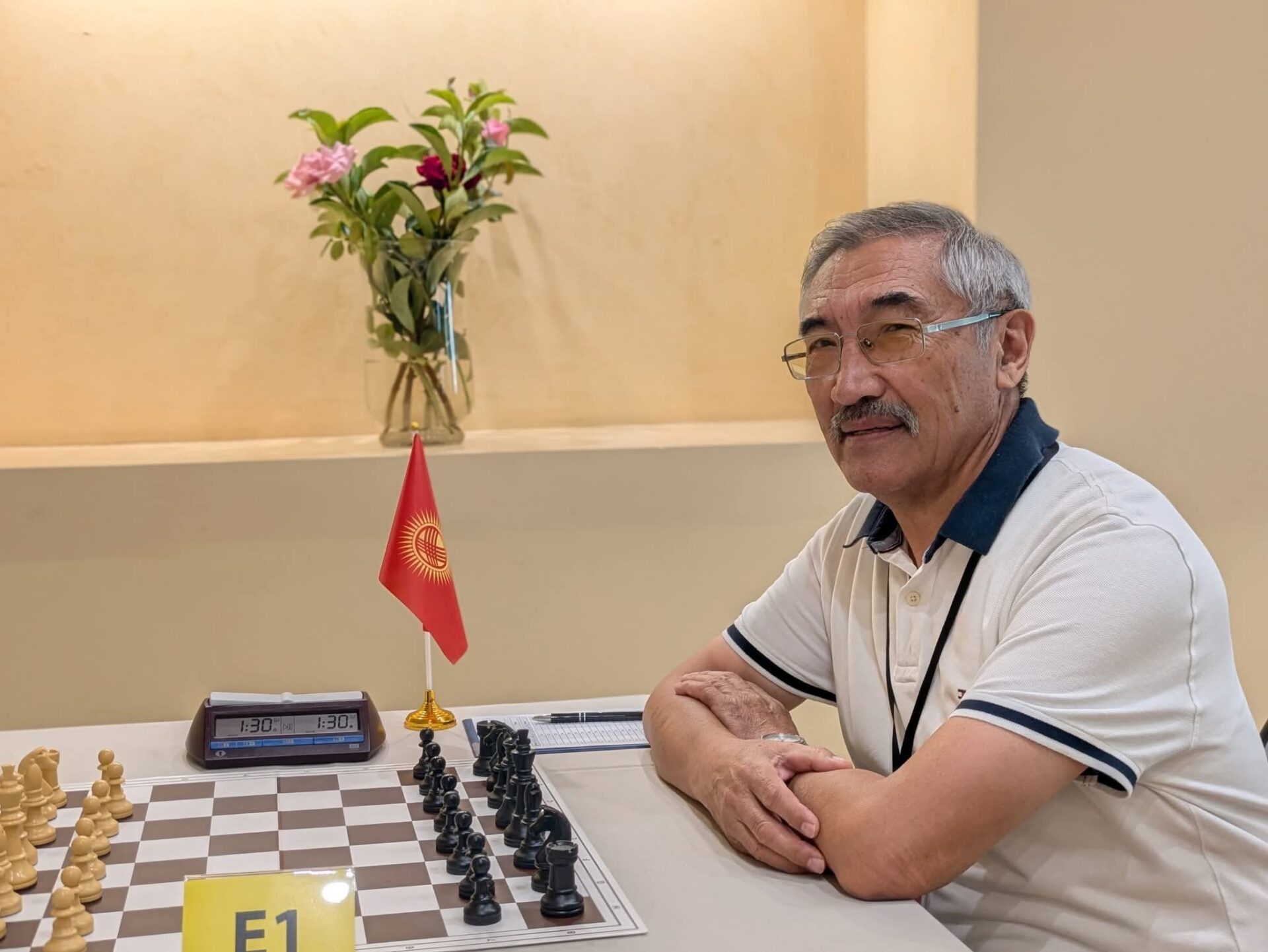 БИЛИМ БЕРҮҮНҮН АРДАГЕРИ ЧОЛПОНБЕК ТИЛЕНБАЕВ ШАХМАТТАН ДҮЙНӨ ЧЕМПИОНУ