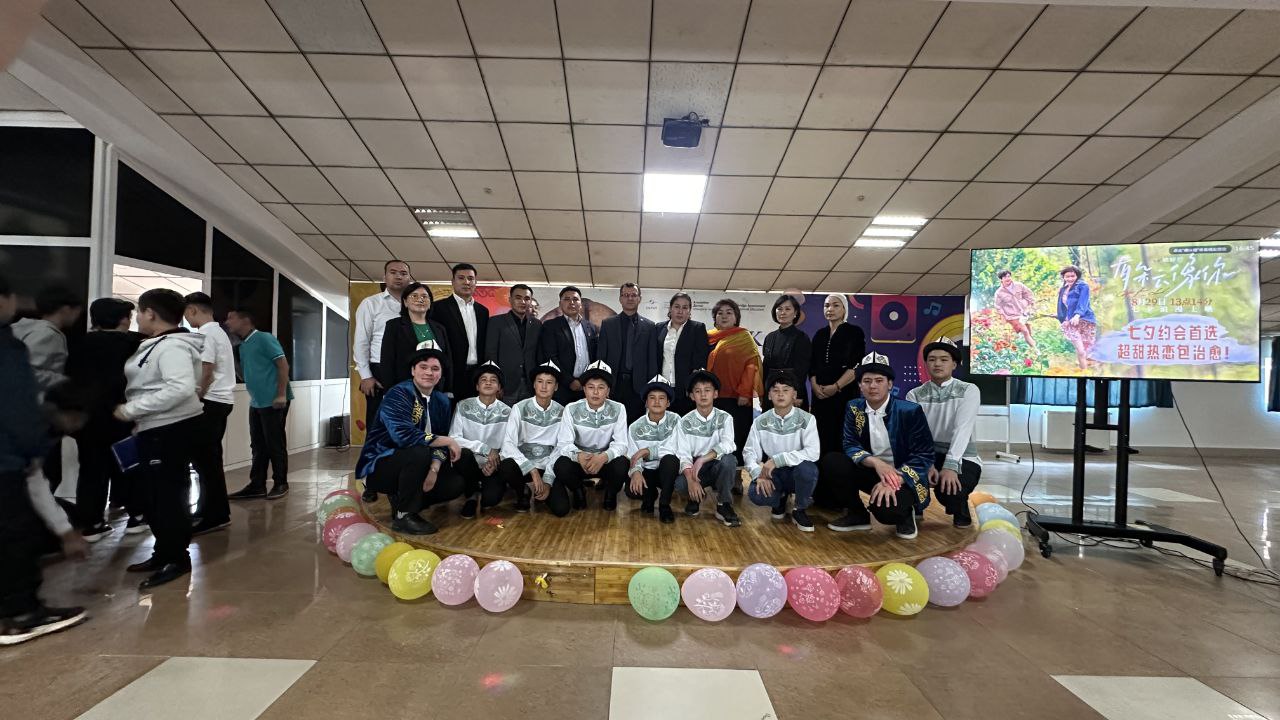 Ош Сема лицейи — Алымбек Датка лицейи болду