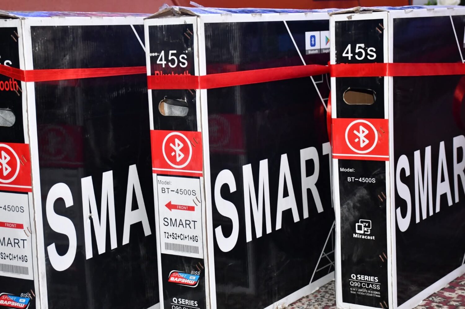 КАРА-СУУНУН БИЛИМ БЕРҮҮ МЕКЕМЕЛЕРИНЕ ЖАҢЫ ЖАБДУУЛАР ТАПШЫРЫЛЫП, МУГАЛИМДЕР СЫЙЛАНДЫ