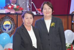 КАРА-СУУНУН БИЛИМ БЕРҮҮ МЕКЕМЕЛЕРИНЕ ЖАҢЫ ЖАБДУУЛАР ТАПШЫРЫЛЫП, МУГАЛИМДЕР СЫЙЛАНДЫ