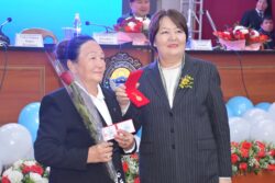 КАРА-СУУНУН БИЛИМ БЕРҮҮ МЕКЕМЕЛЕРИНЕ ЖАҢЫ ЖАБДУУЛАР ТАПШЫРЫЛЫП, МУГАЛИМДЕР СЫЙЛАНДЫ