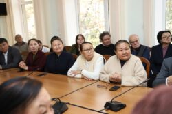 КЫРГЫЗ БИЛИМ БЕРҮҮ АКАДЕМИЯСЫНЫН КЫЗМАТКЕРЛЕРИ СЫЙЛАНДЫ