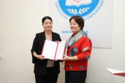 КЫРГЫЗ БИЛИМ БЕРҮҮ АКАДЕМИЯСЫНЫН КЫЗМАТКЕРЛЕРИ СЫЙЛАНДЫ