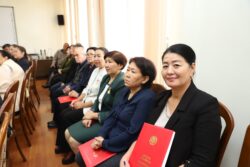 КЫРГЫЗ БИЛИМ БЕРҮҮ АКАДЕМИЯСЫНЫН КЫЗМАТКЕРЛЕРИ СЫЙЛАНДЫ