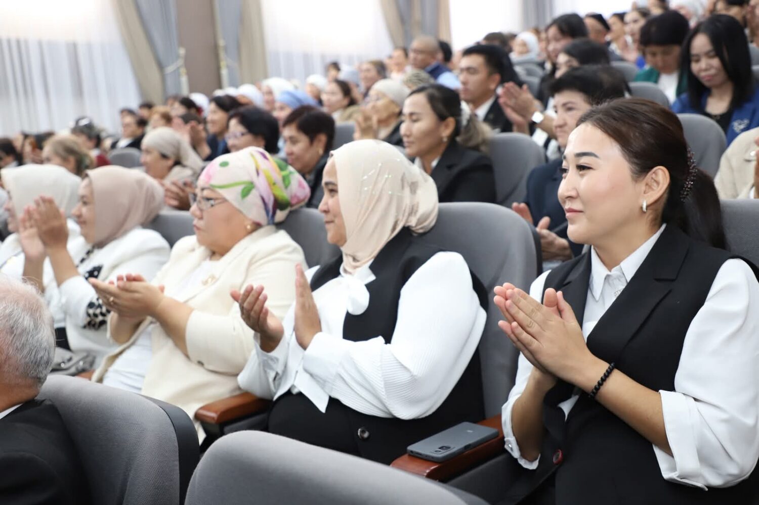 Ошто билим берүү жана социалдык коргоо кызматкерлеринин кесиптик бирликтери күнү белгиленди