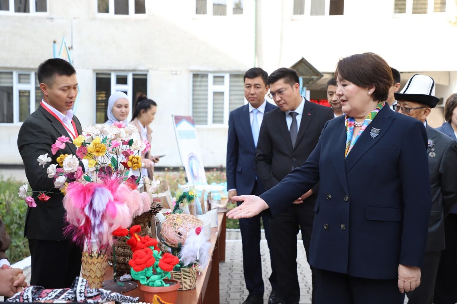 Министр ОшМПУнун 100 жылдык мааракесине арналган эл аралык конференцияга катышты