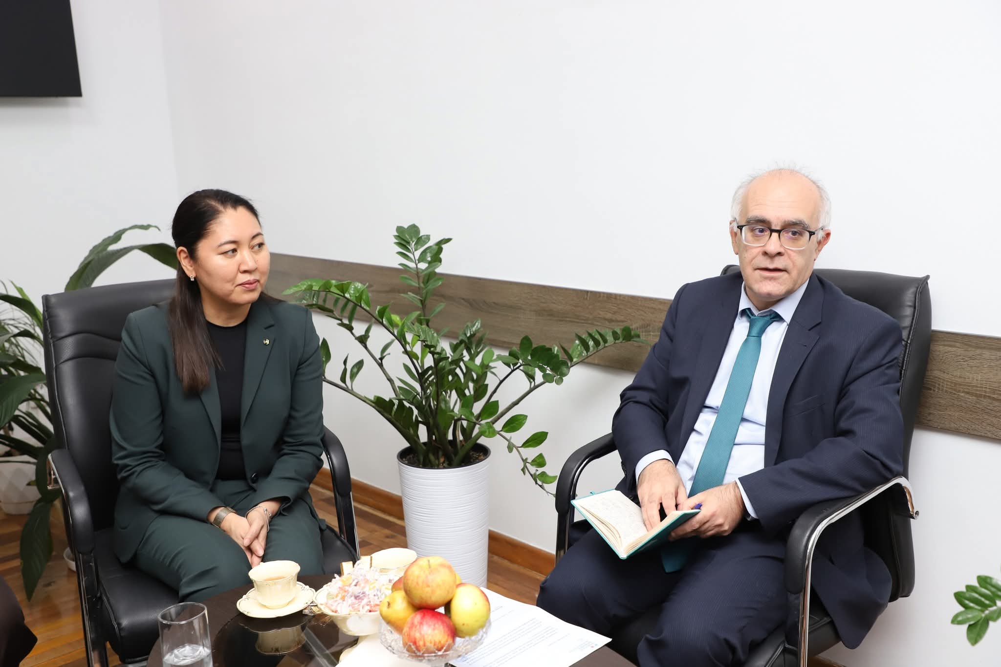 КЫРГЫЗСТАН МЕНЕН ФРАНЦИЯ БИЛИМ БЕРҮҮ ТАРМАГЫНДАГЫ КЫЗМАТТАШТЫКТЫ КЕҢЕЙТЕТ