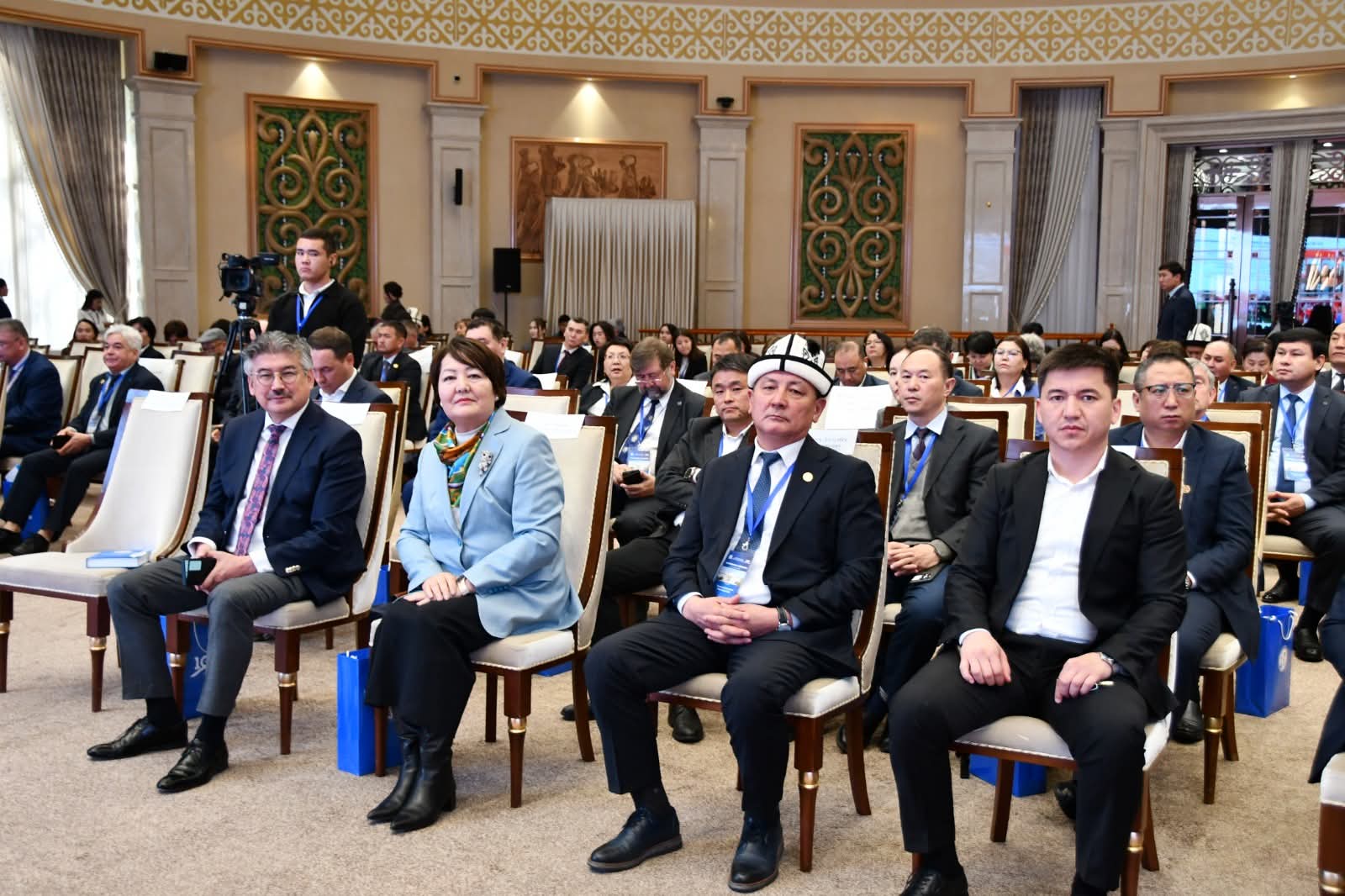 КЫРГЫЗ УЛУТТУК УНИВЕРСИТЕТИНИН 100 ЖЫЛДЫГЫ БЕЛГИЛЕНДИ