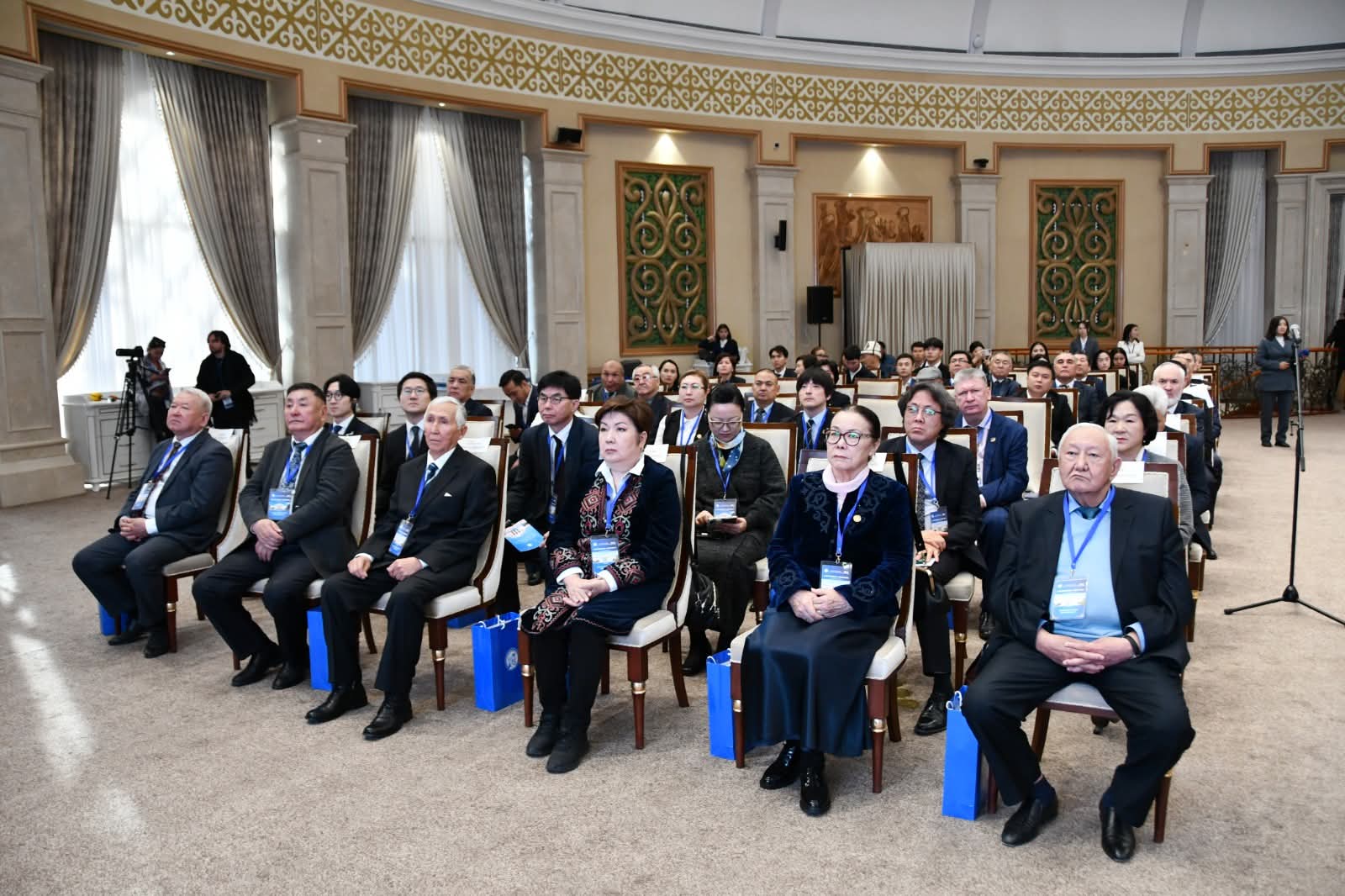 КЫРГЫЗ УЛУТТУК УНИВЕРСИТЕТИНИН 100 ЖЫЛДЫГЫ БЕЛГИЛЕНДИ