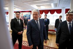 Кыргыз улуттук университети — “Манас” ордени менен сыйланды